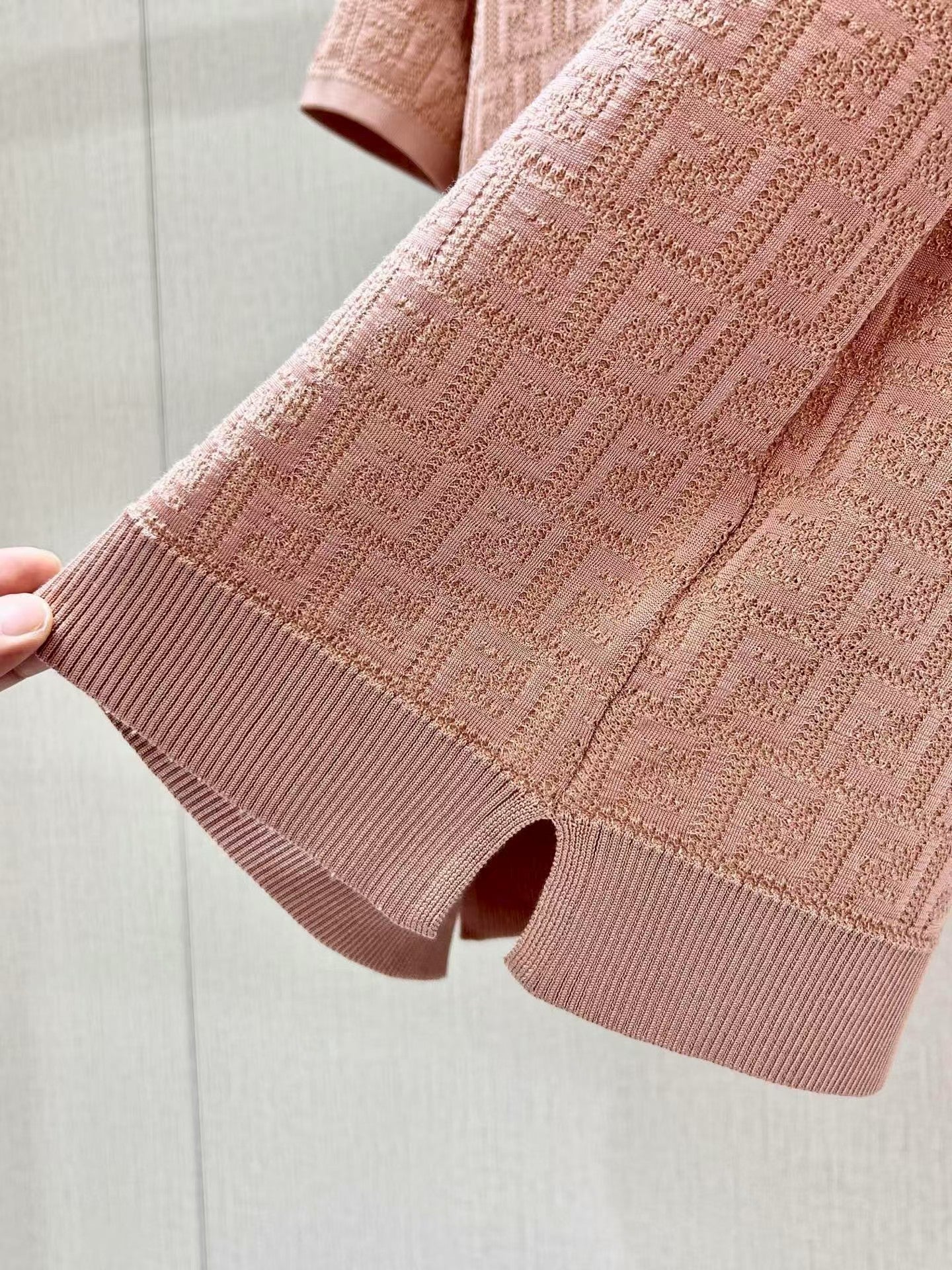 New round neck logo short sleeves