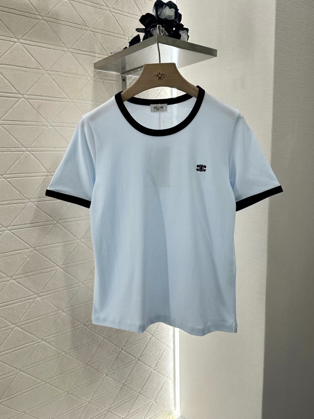 Contrast color embroidered logo T-shirt