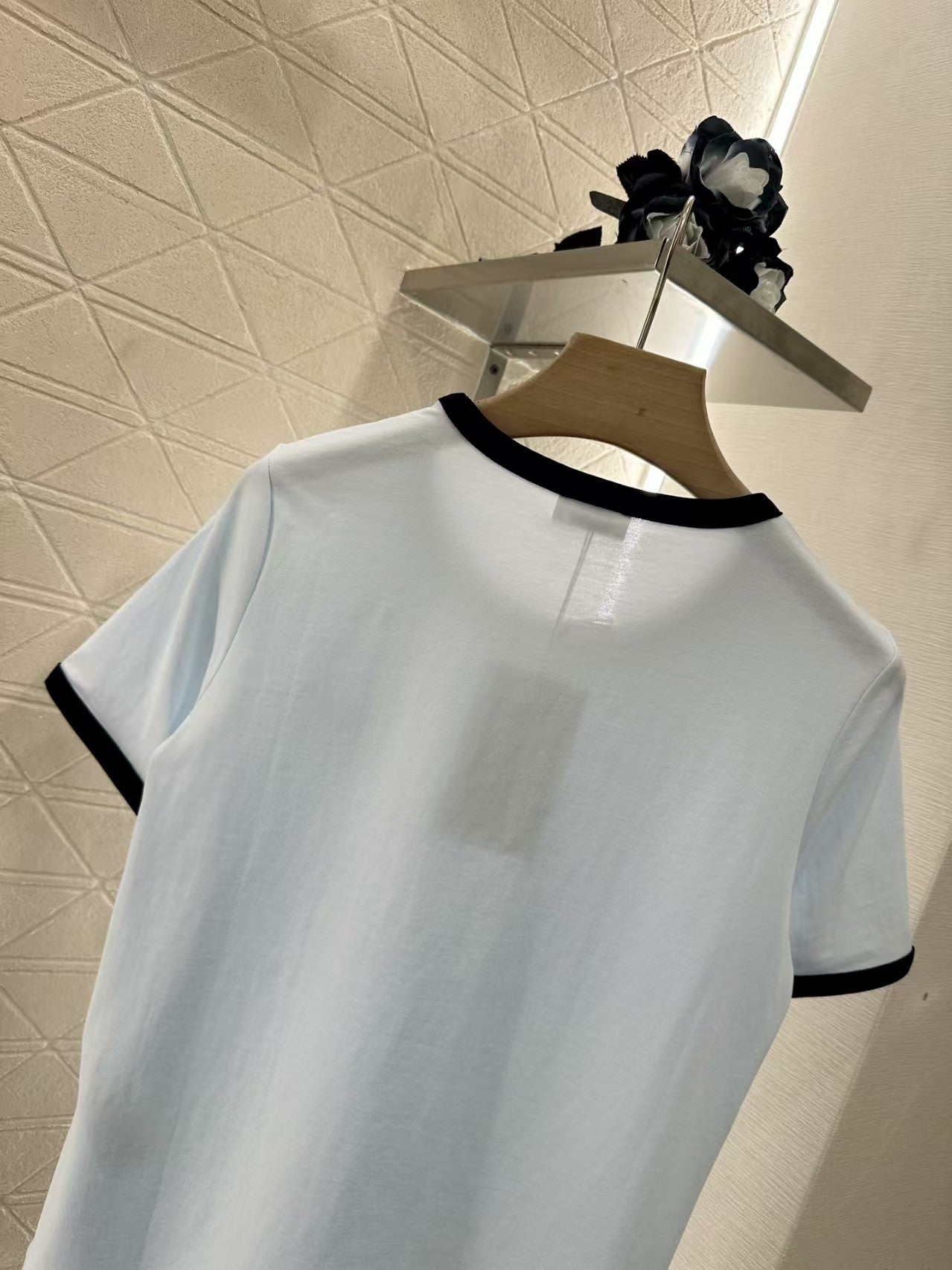 Contrast color embroidered logo T-shirt