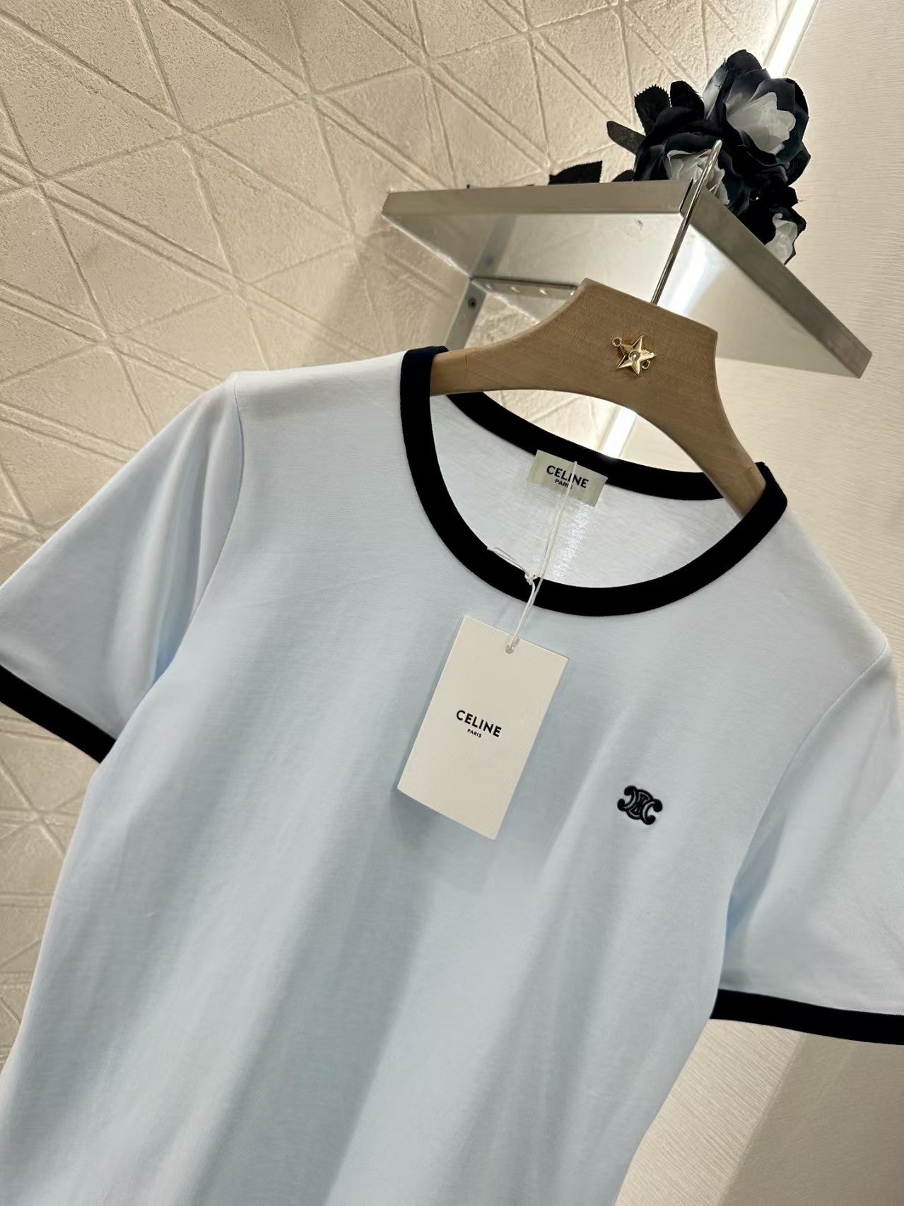 Contrast color embroidered logo T-shirt