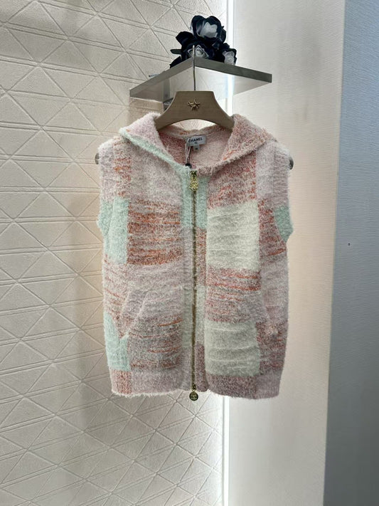 New hooded knitted vest