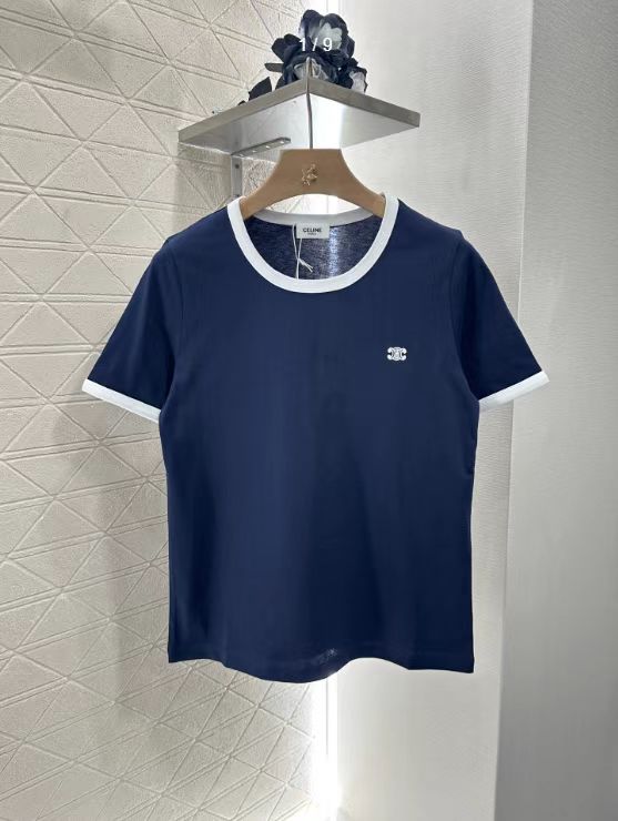 Contrast color embroidered logo T-shirt