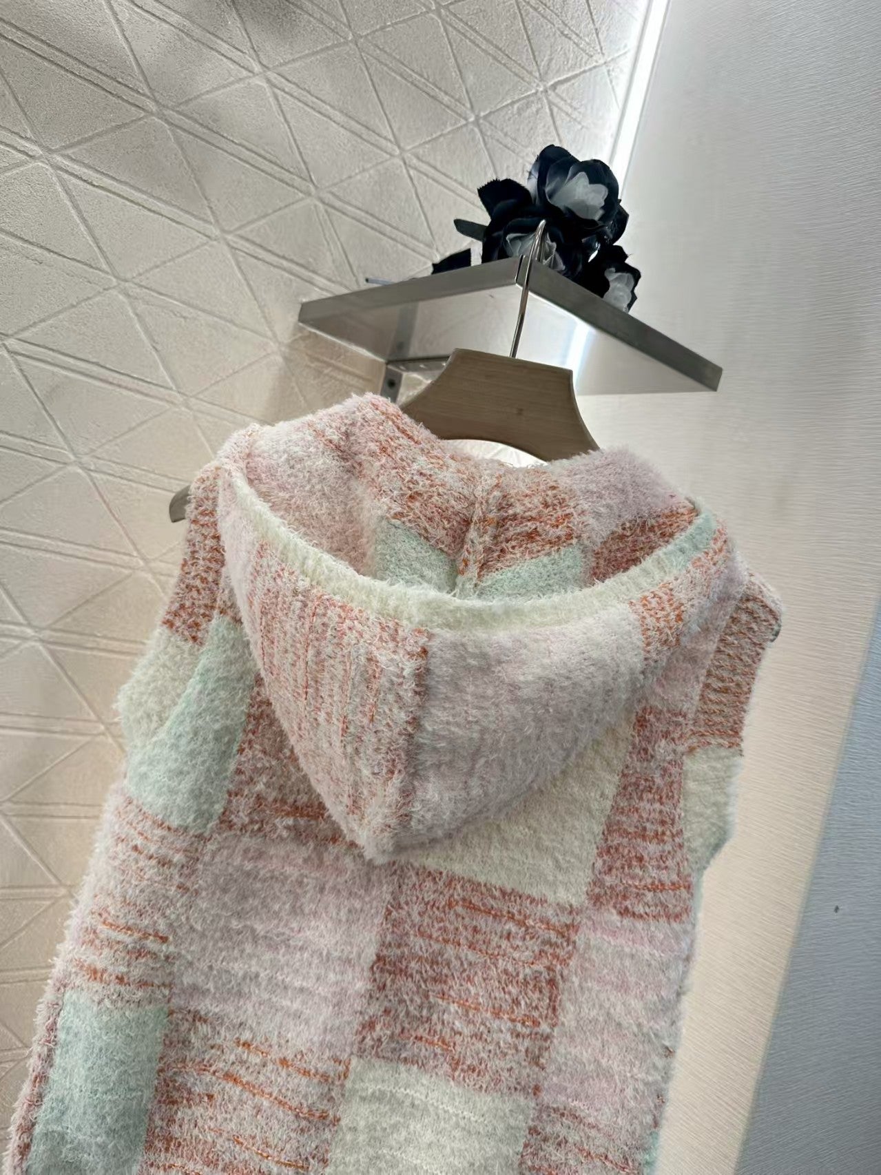 New hooded knitted vest