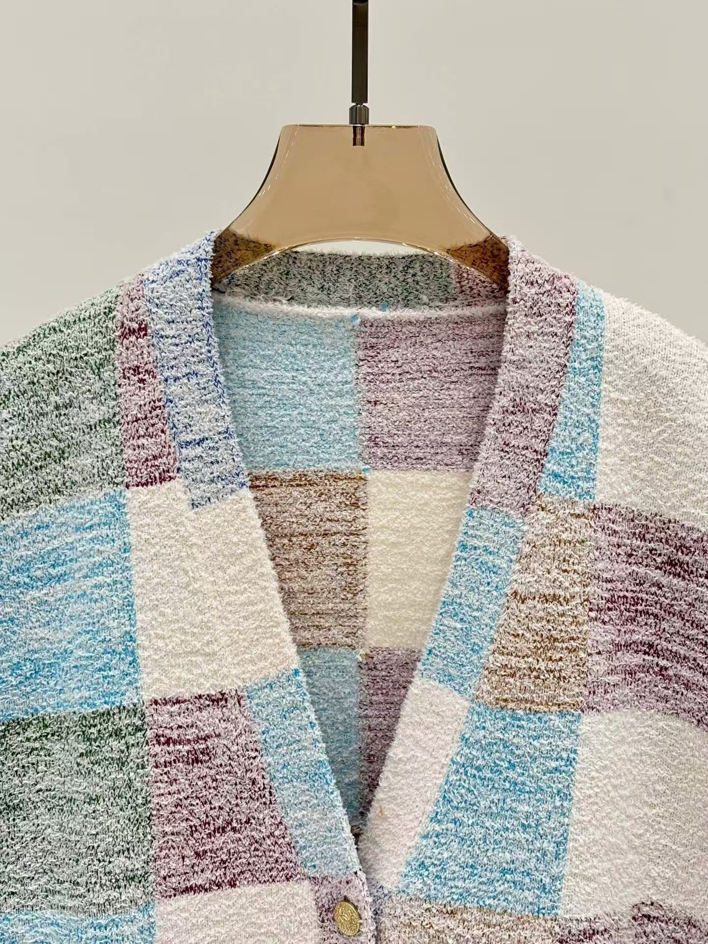 New V-neck contrast checkerboard knitted cardigan