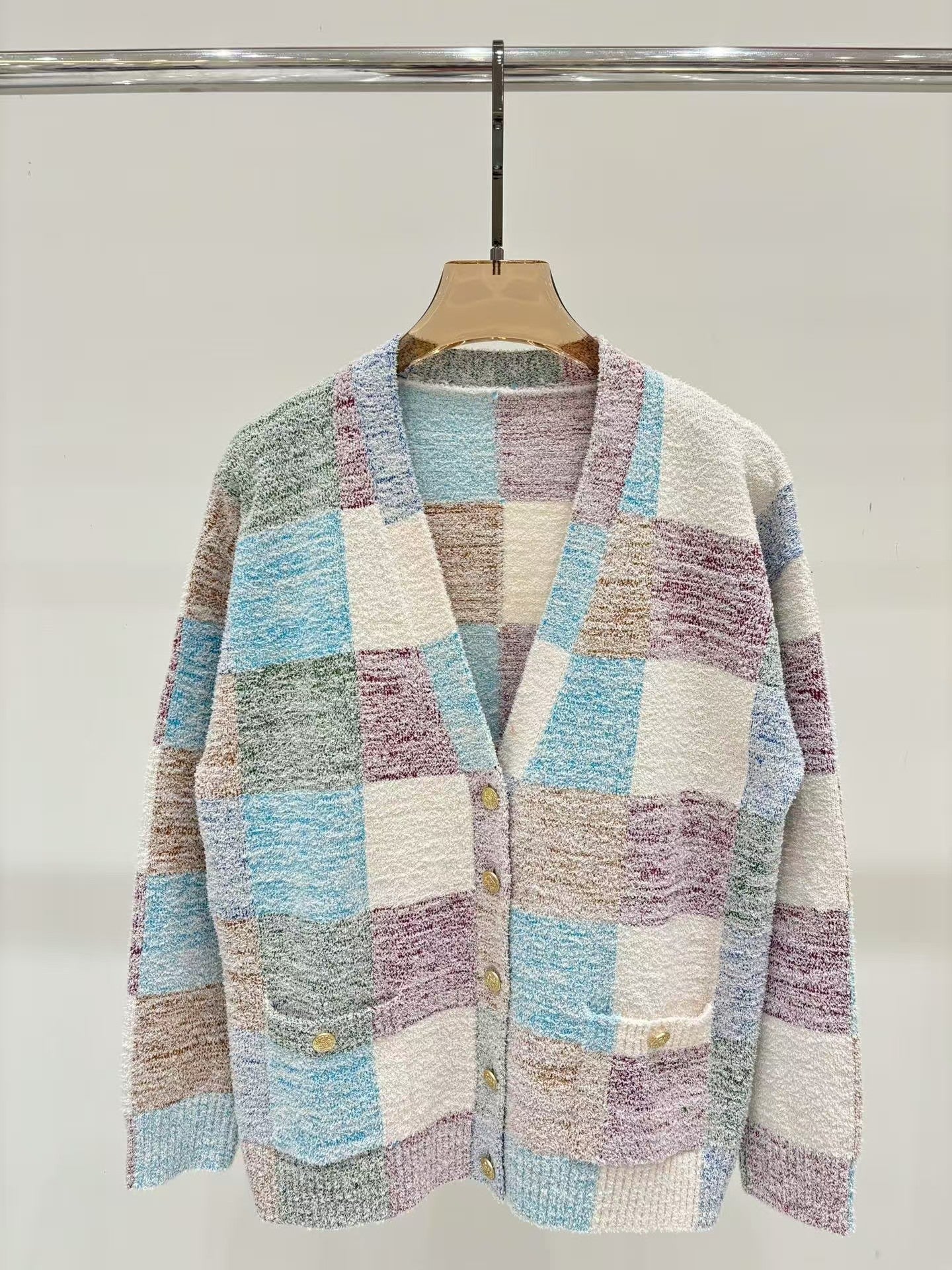 New V-neck contrast checkerboard knitted cardigan