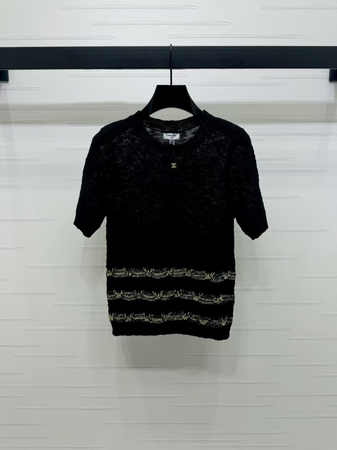 Gold thread embroidered hem knitted short sleeves