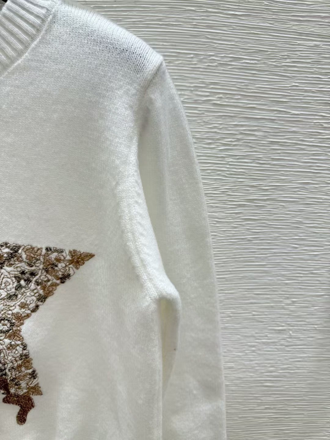 Classic five-pointed star round neck long sleeve