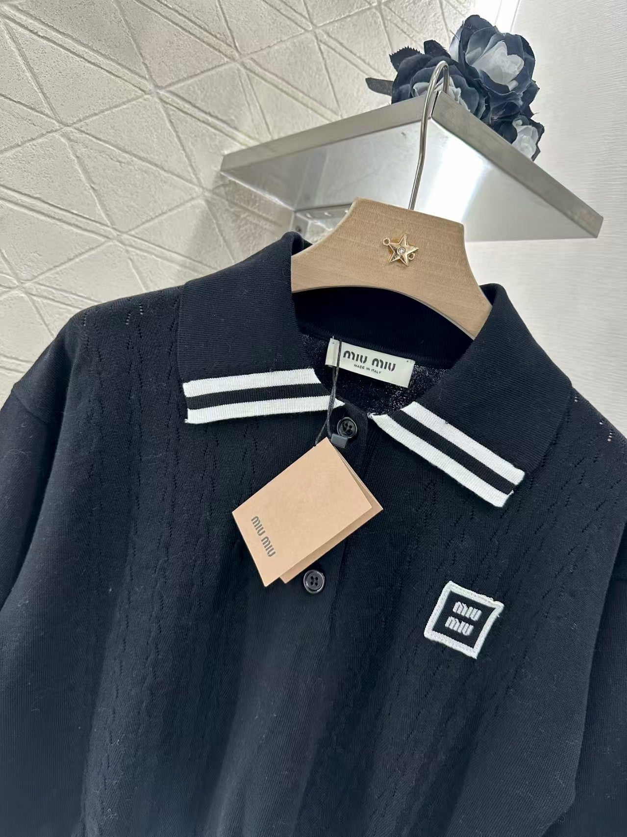 Cropped lapel knit top