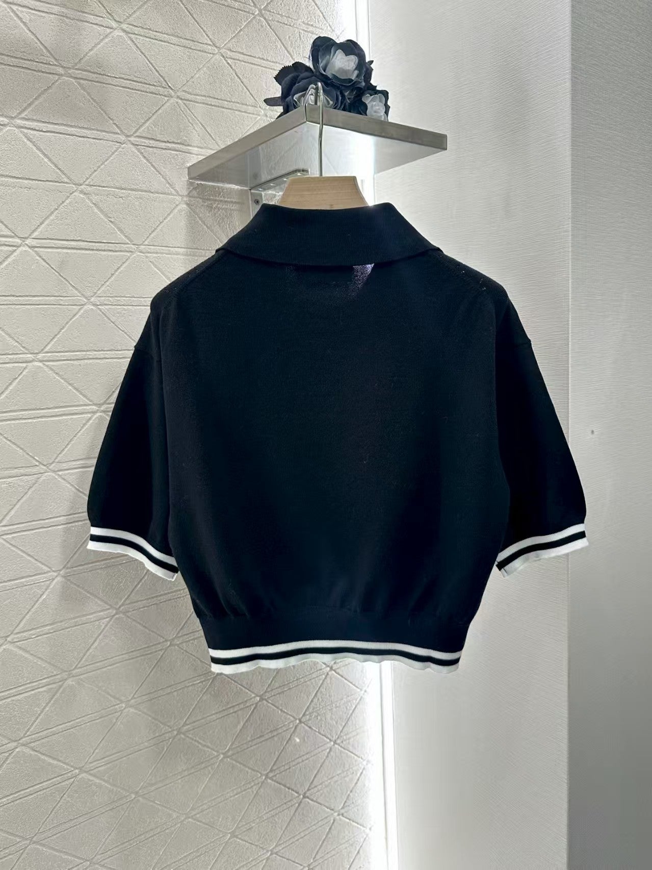 Cropped lapel knit top