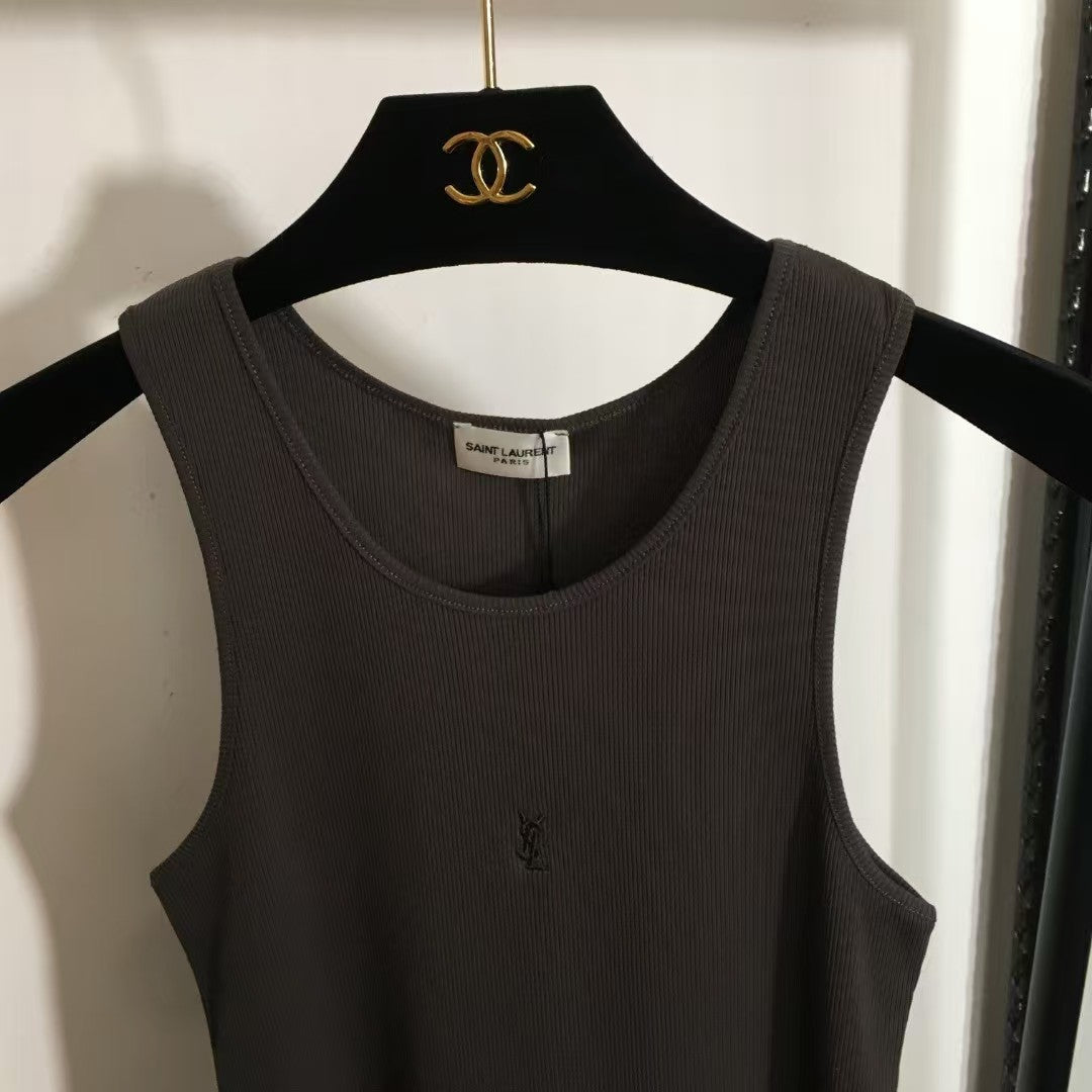 Simple logo embroidered ribbed vest