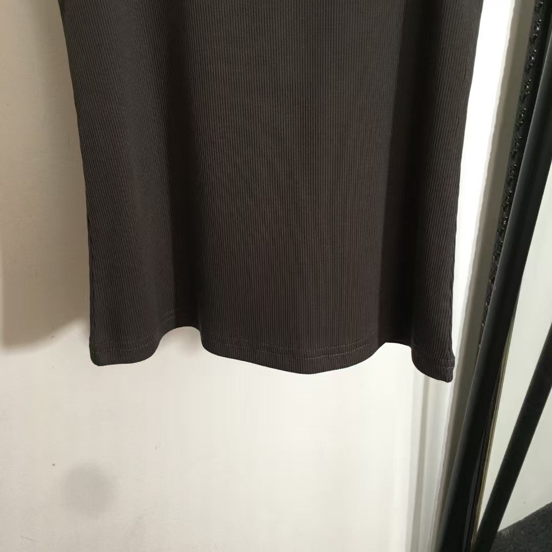 Simple logo embroidered ribbed vest