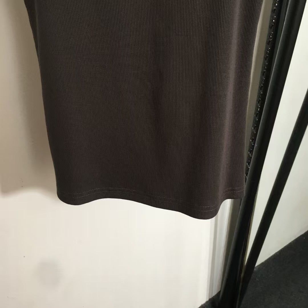 Simple logo embroidered ribbed vest