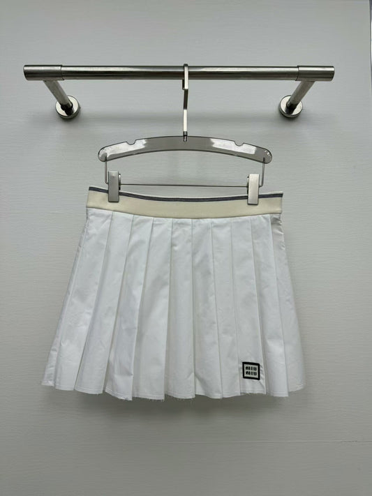 New short pleated skirt