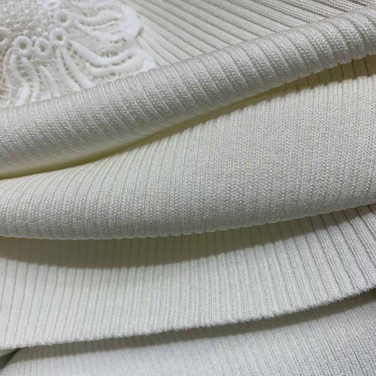 Water-soluble lace camisole knitted vest