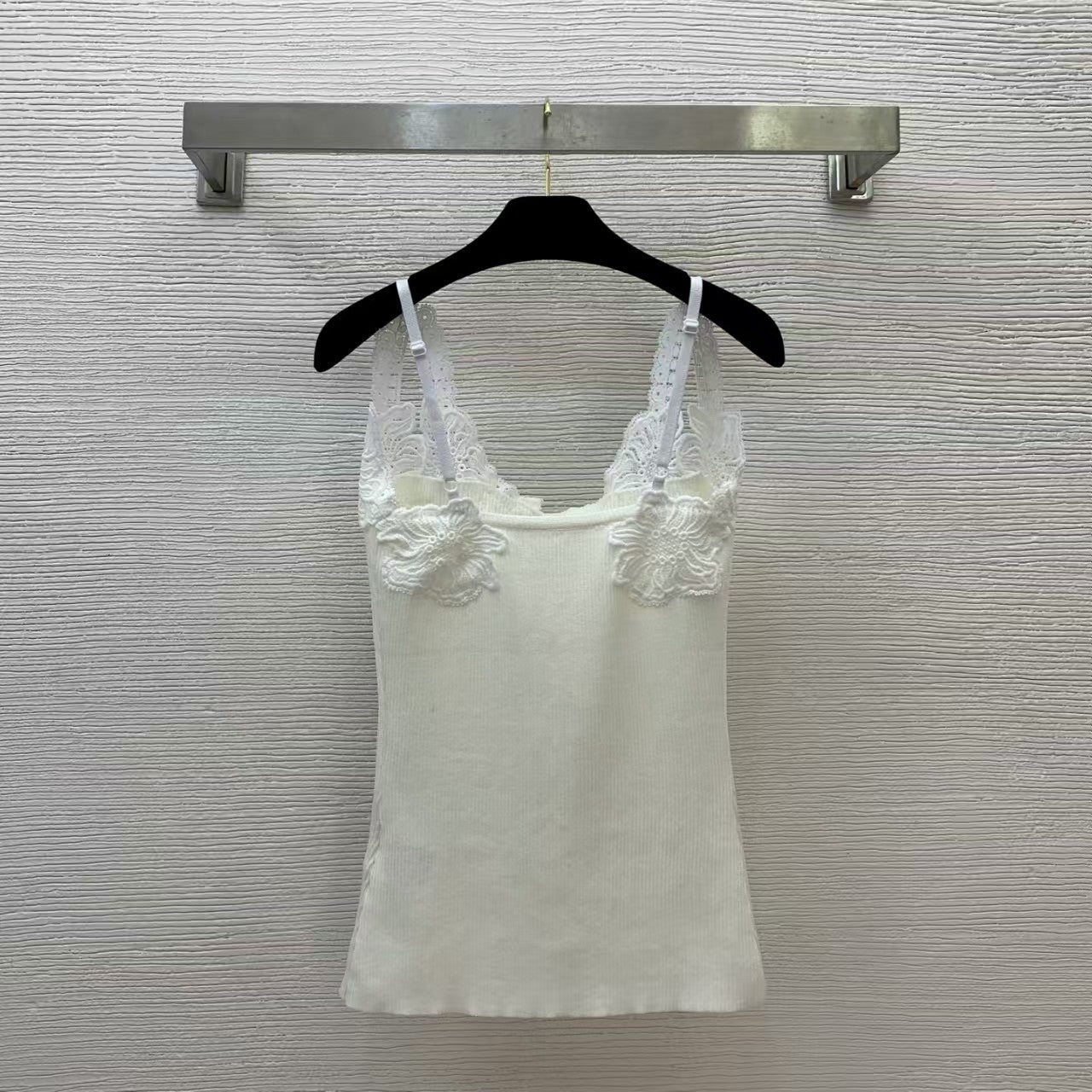 Water-soluble lace camisole knitted vest