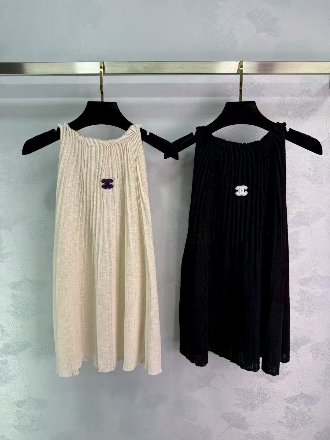 Halter neck pleated knitted vest