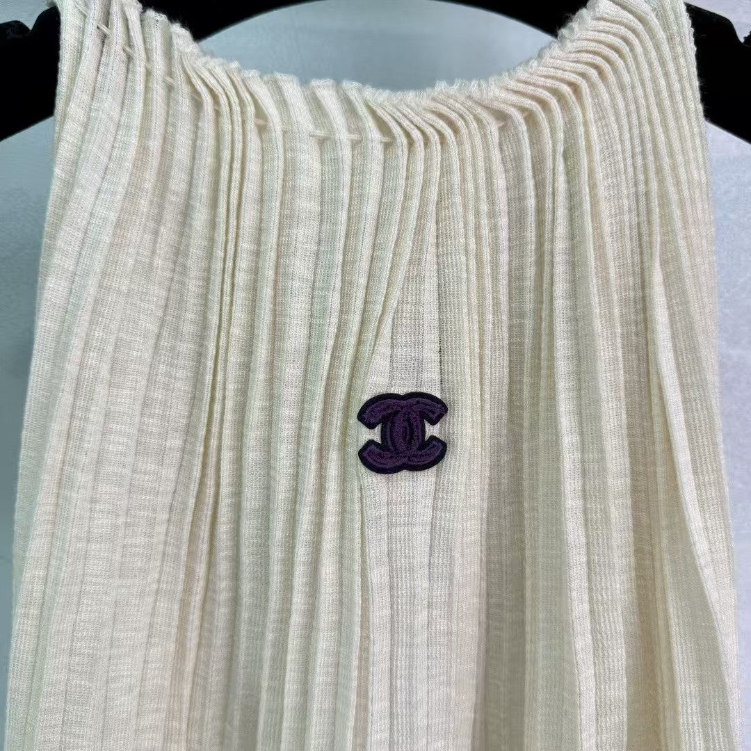 Halter neck pleated knitted vest