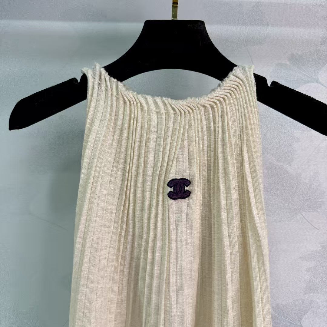 Halter neck pleated knitted vest