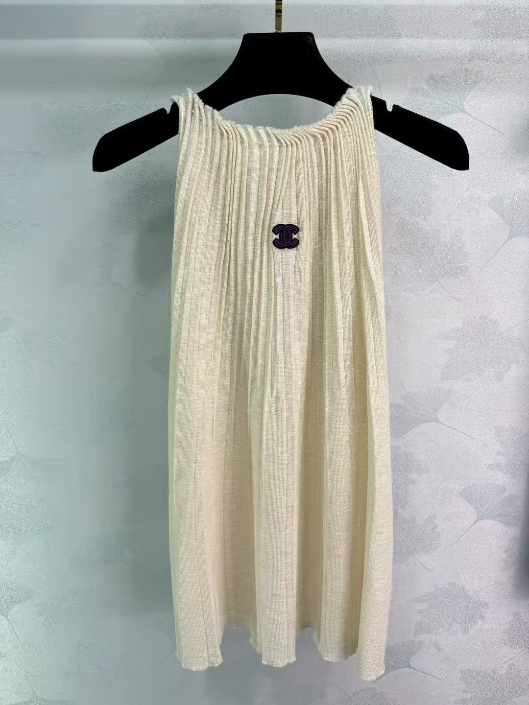 Halter neck pleated knitted vest