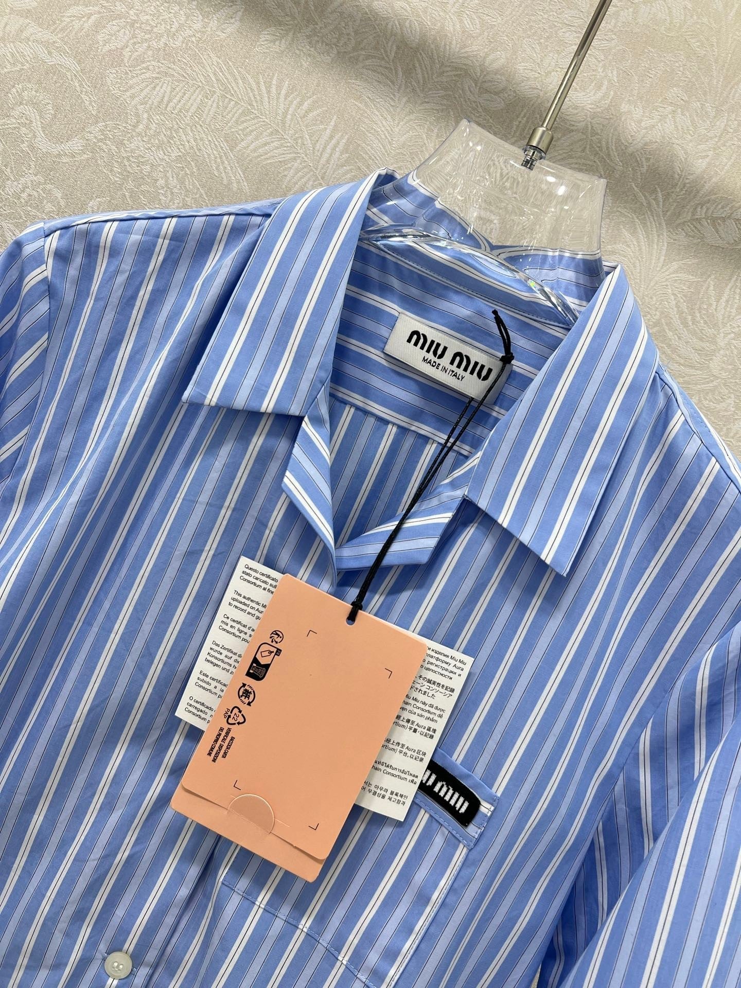 New lapel blue striped shirt