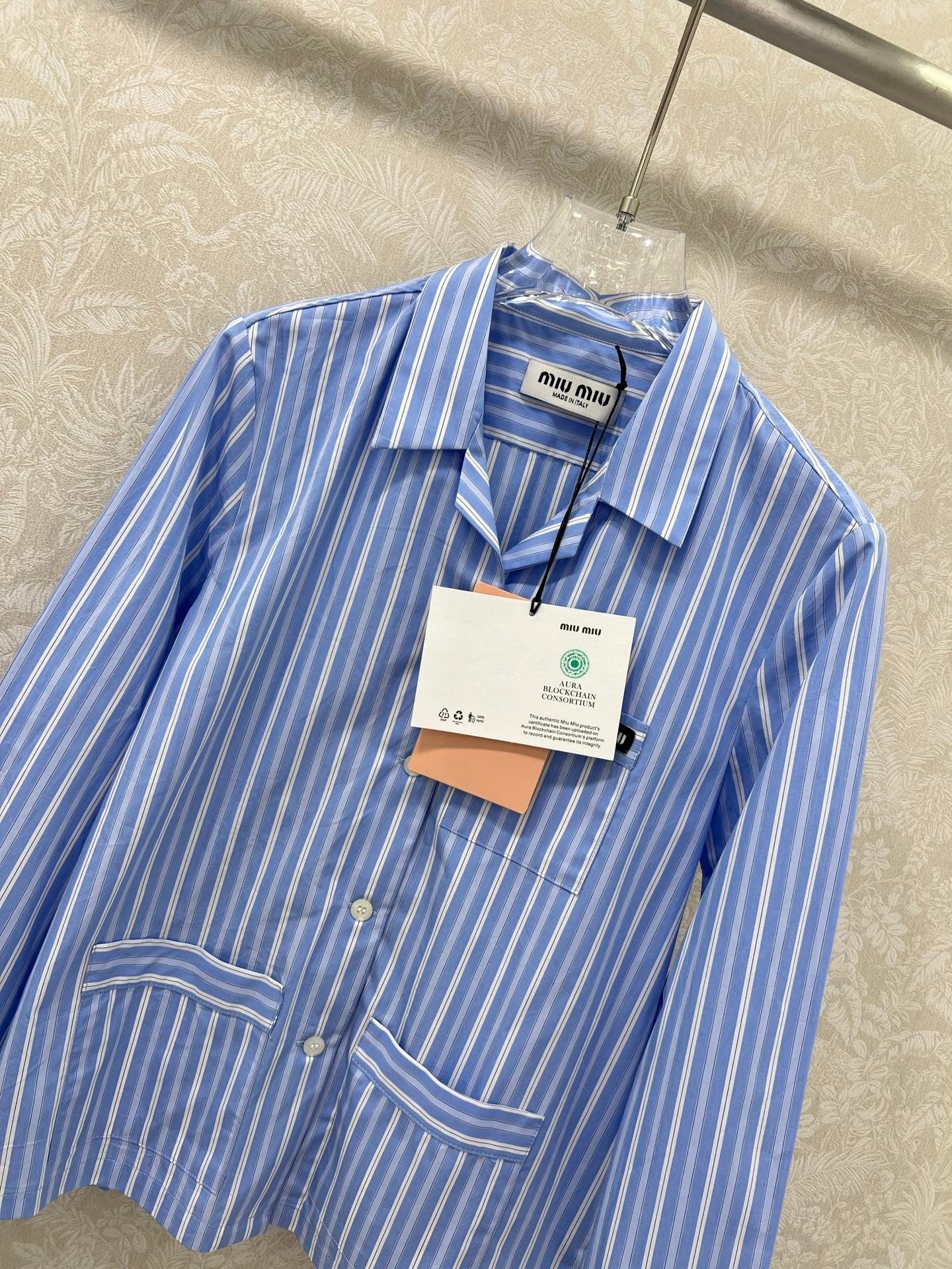 New lapel blue striped shirt