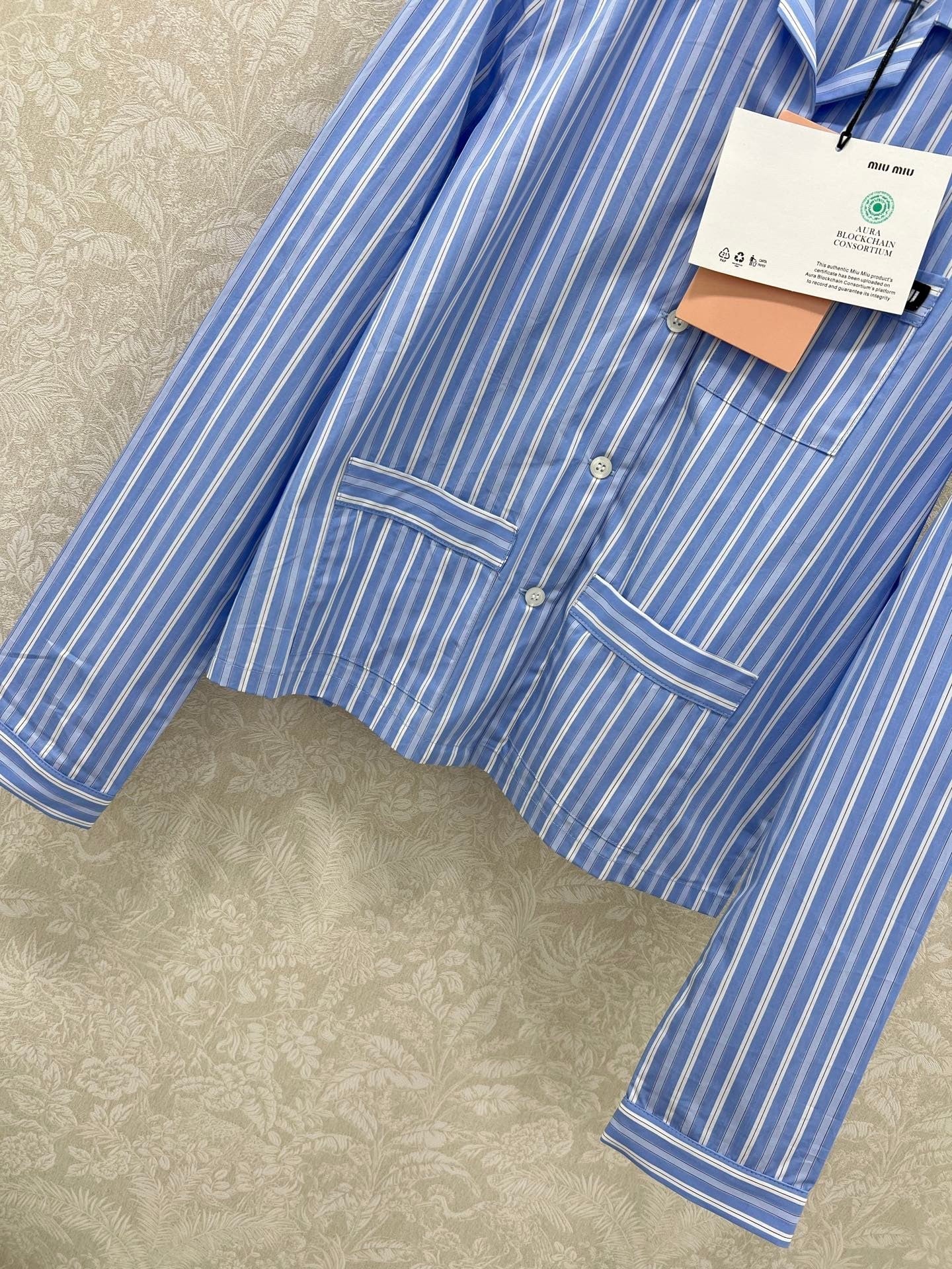 New lapel blue striped shirt