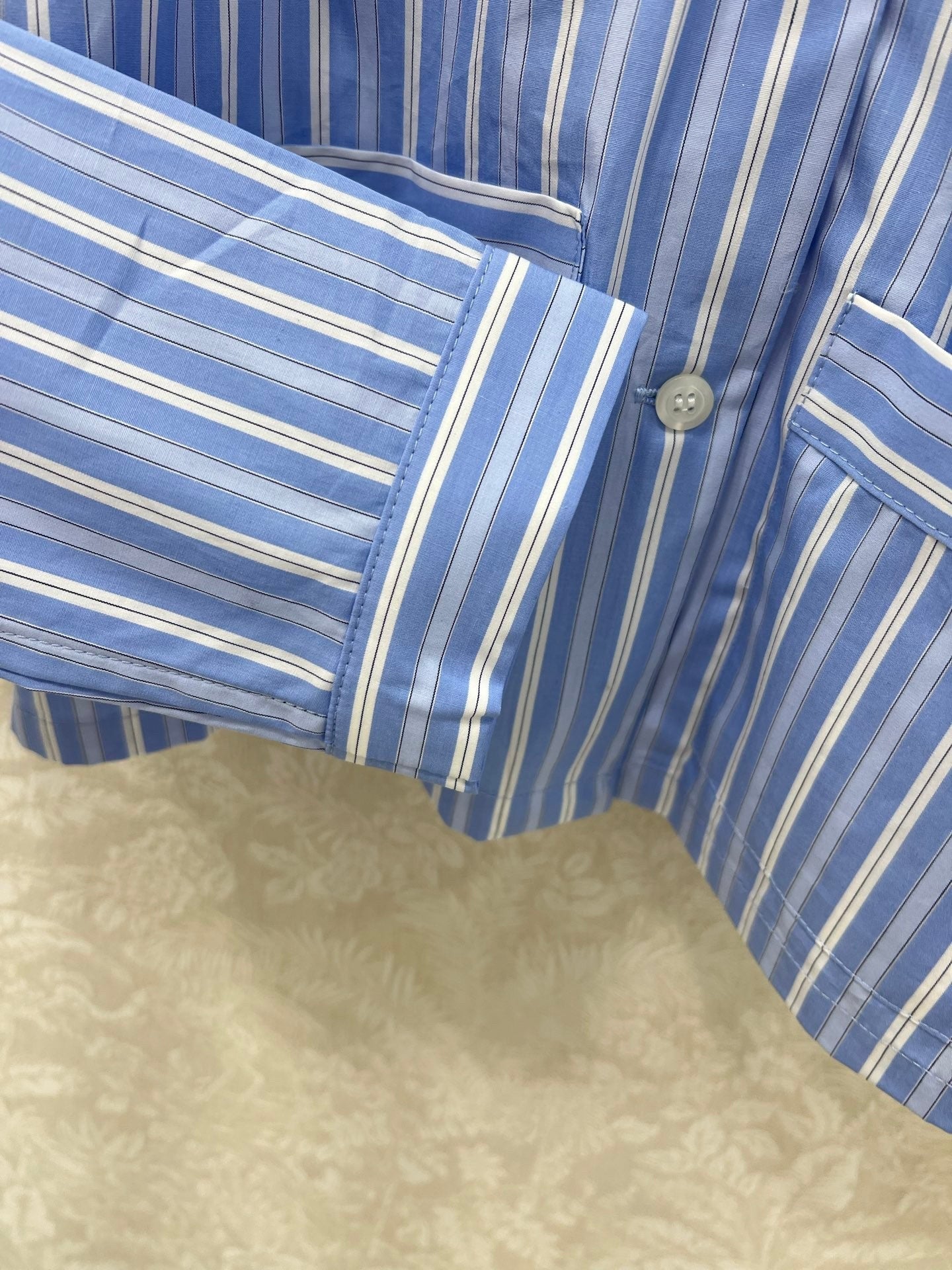 New lapel blue striped shirt