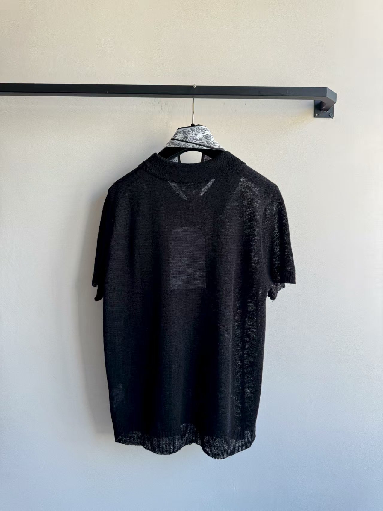 Thin knitted short sleeves + silk scarf