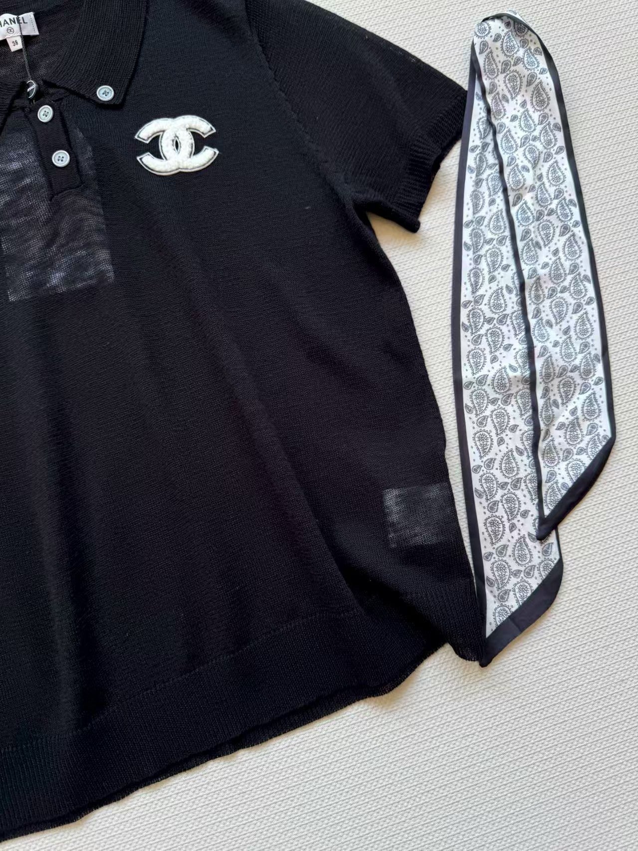 Thin knitted short sleeves + silk scarf