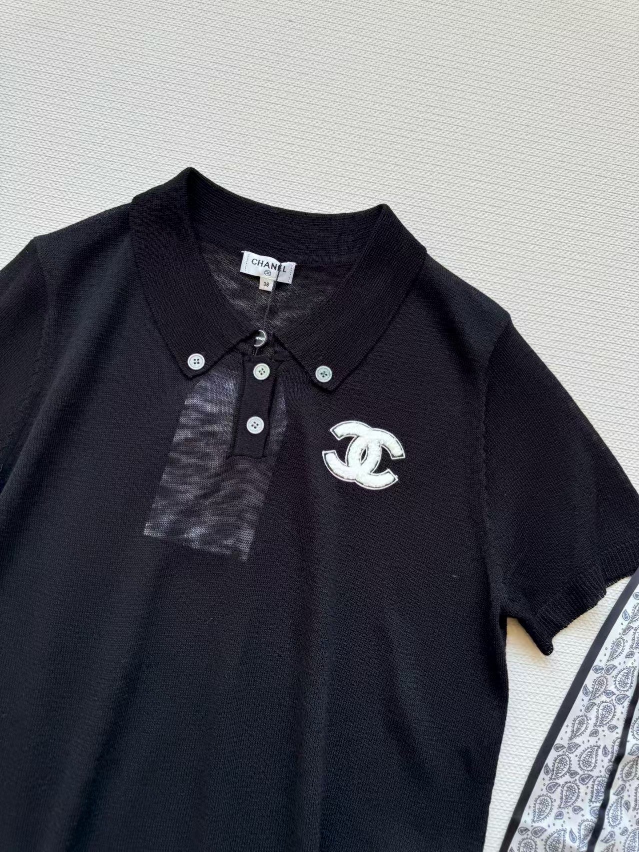 Thin knitted short sleeves + silk scarf