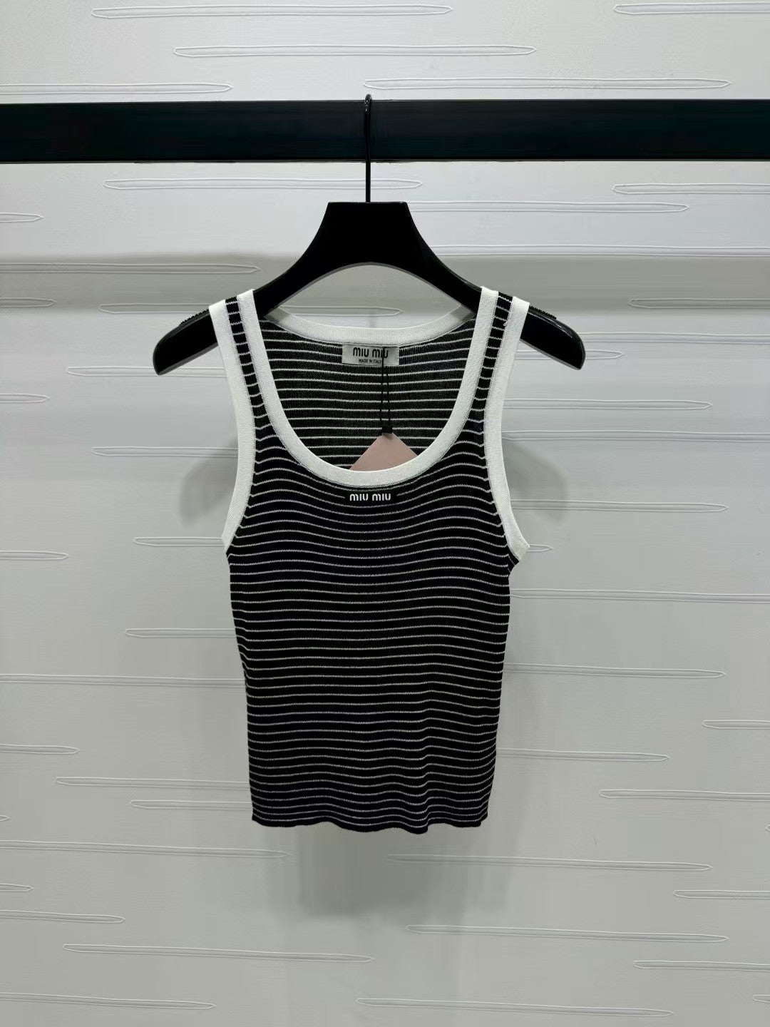New striped knitted vest