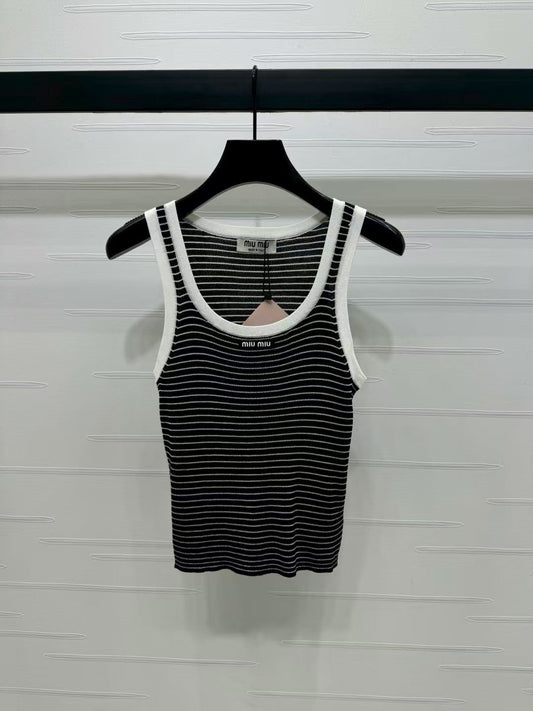 New striped knitted vest