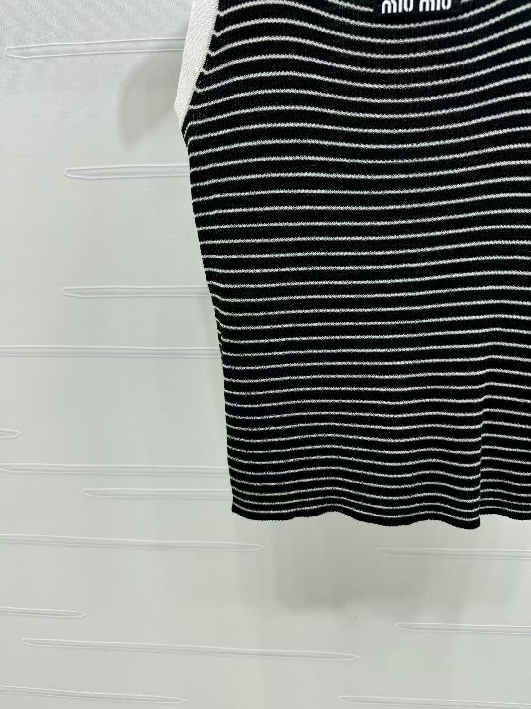 New striped knitted vest