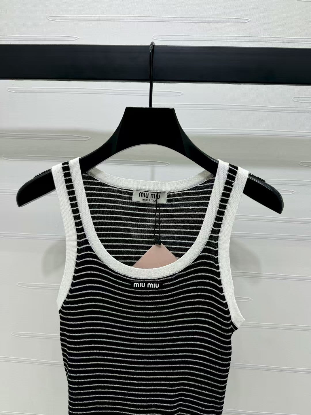 New striped knitted vest