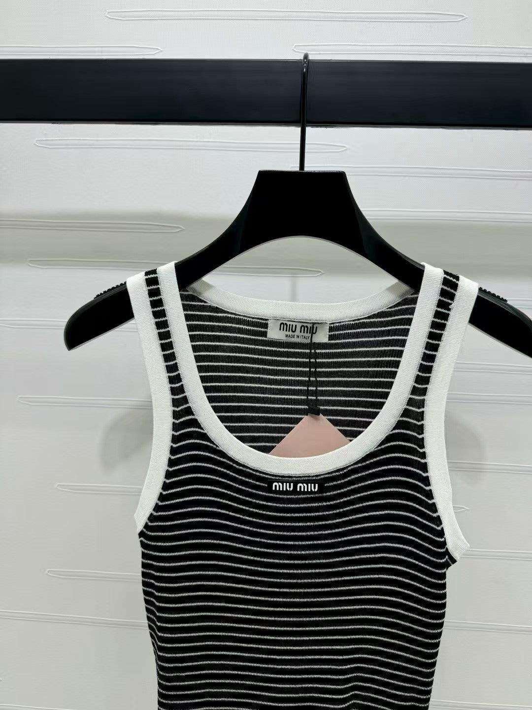 New striped knitted vest