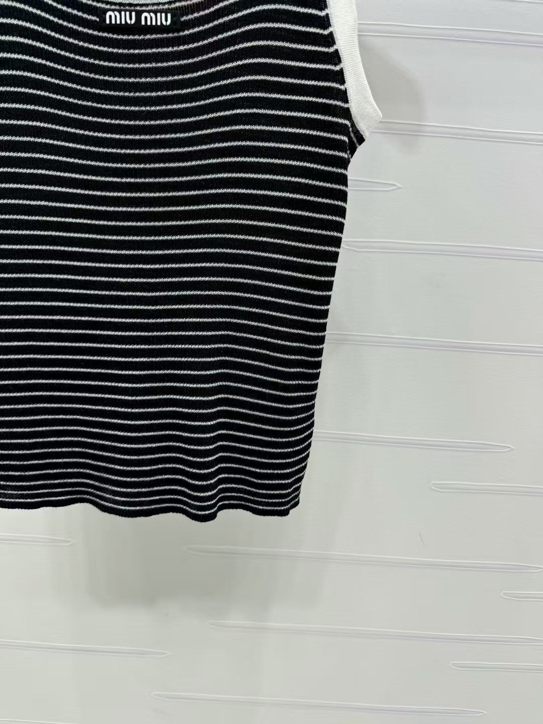 New striped knitted vest