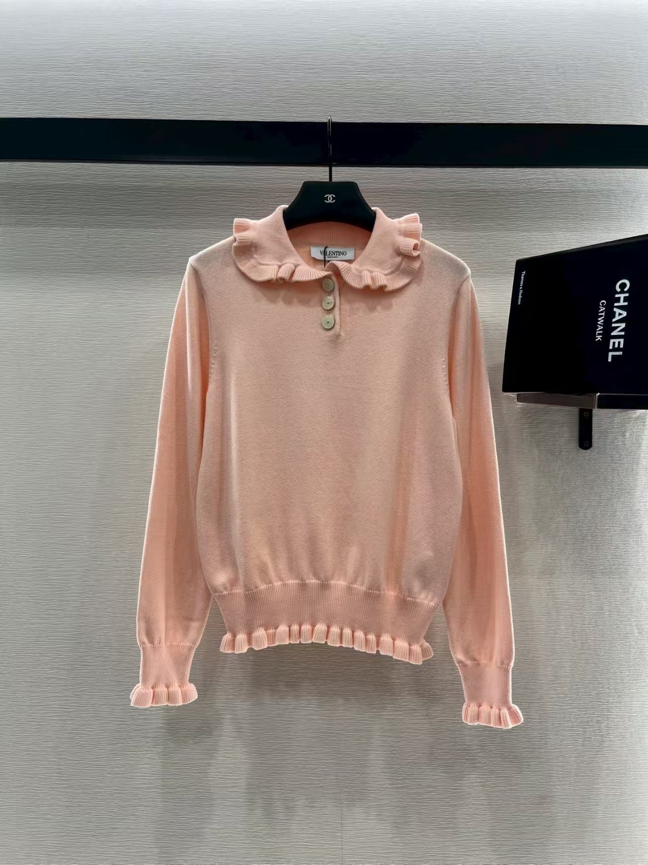 Ruffle-edge lapel knitted long-sleeved top