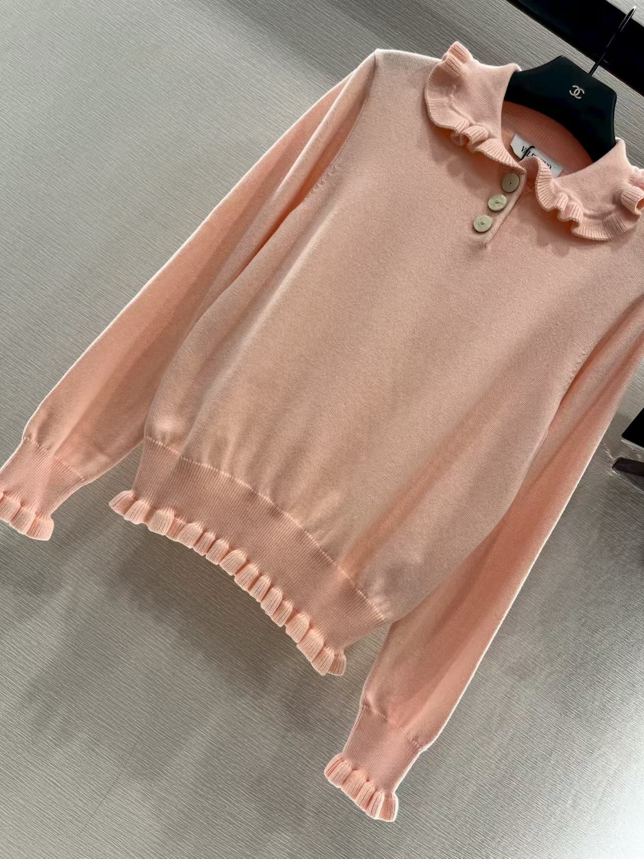 Ruffle-edge lapel knitted long-sleeved top