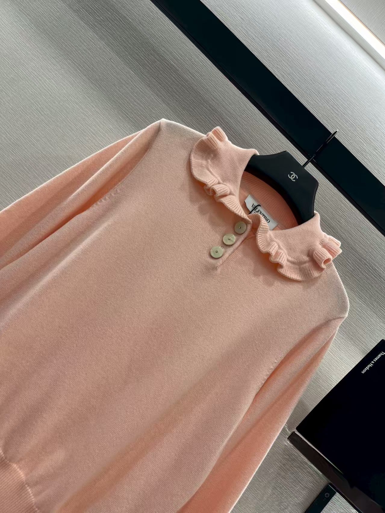 Ruffle-edge lapel knitted long-sleeved top