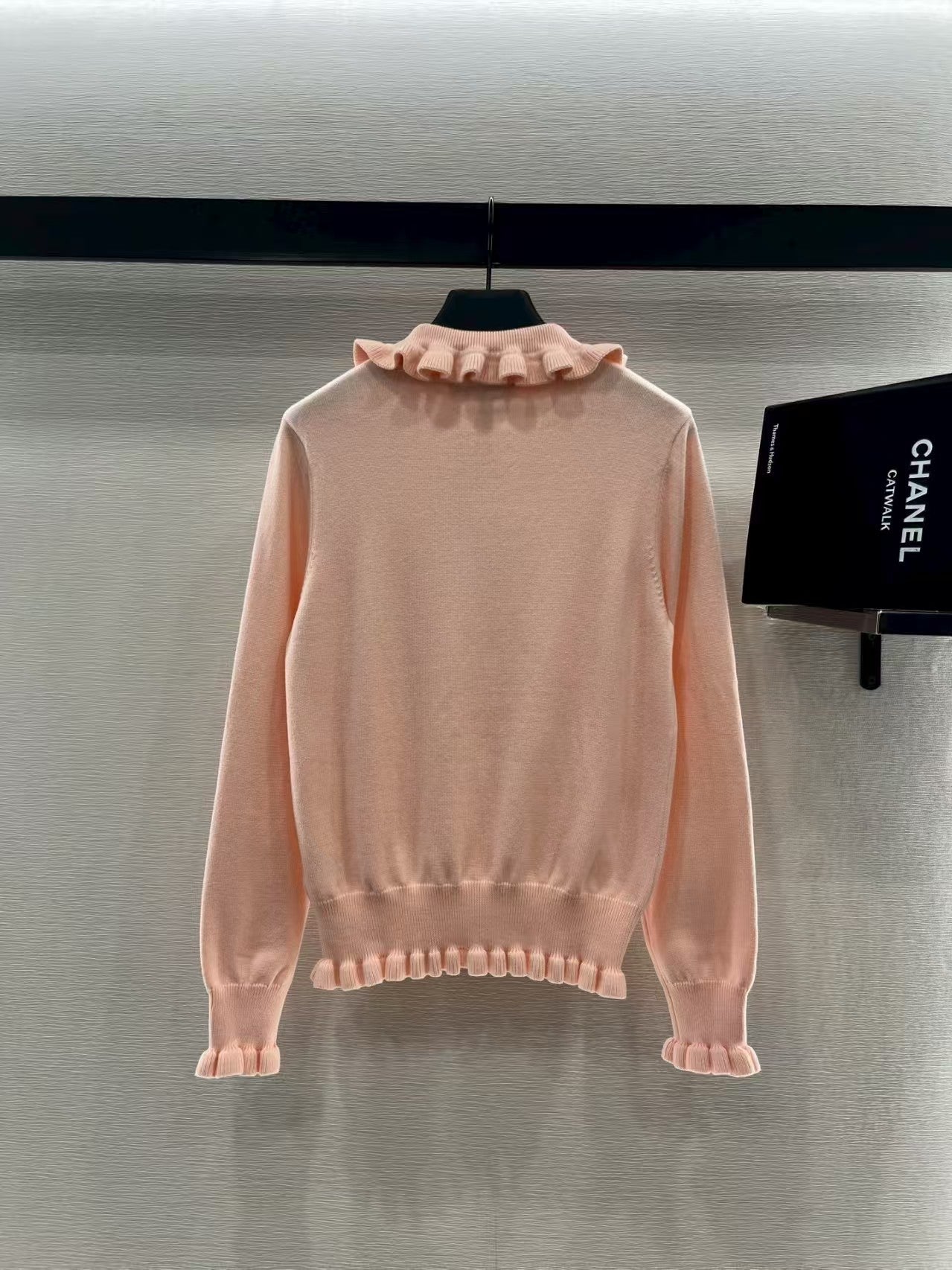 Ruffle-edge lapel knitted long-sleeved top