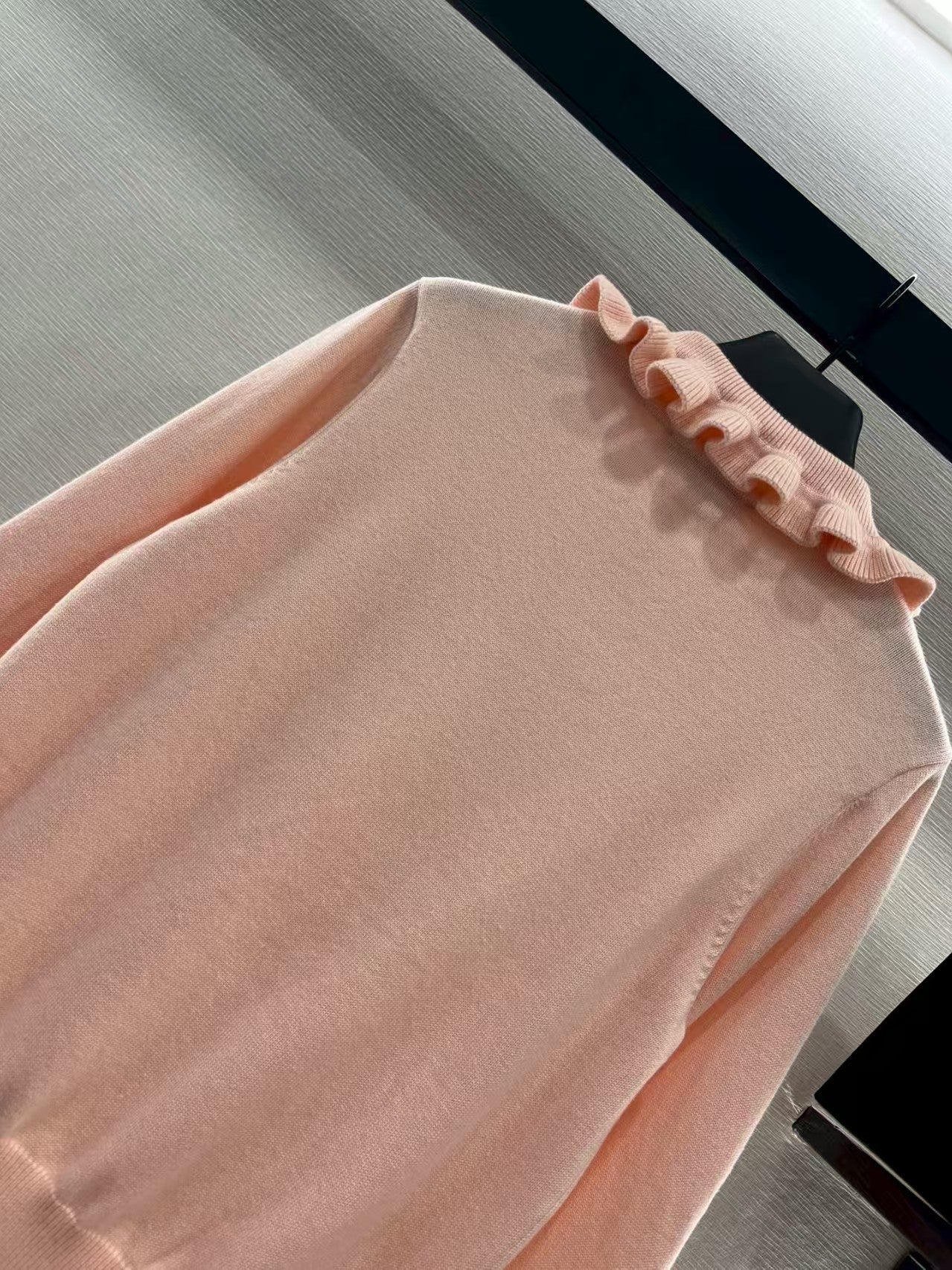 Ruffle-edge lapel knitted long-sleeved top