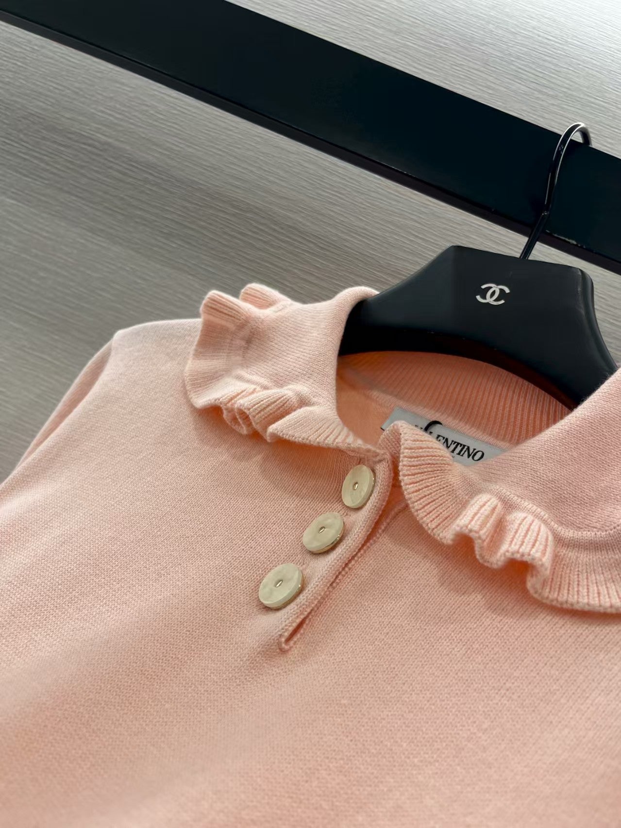 Ruffle-edge lapel knitted long-sleeved top