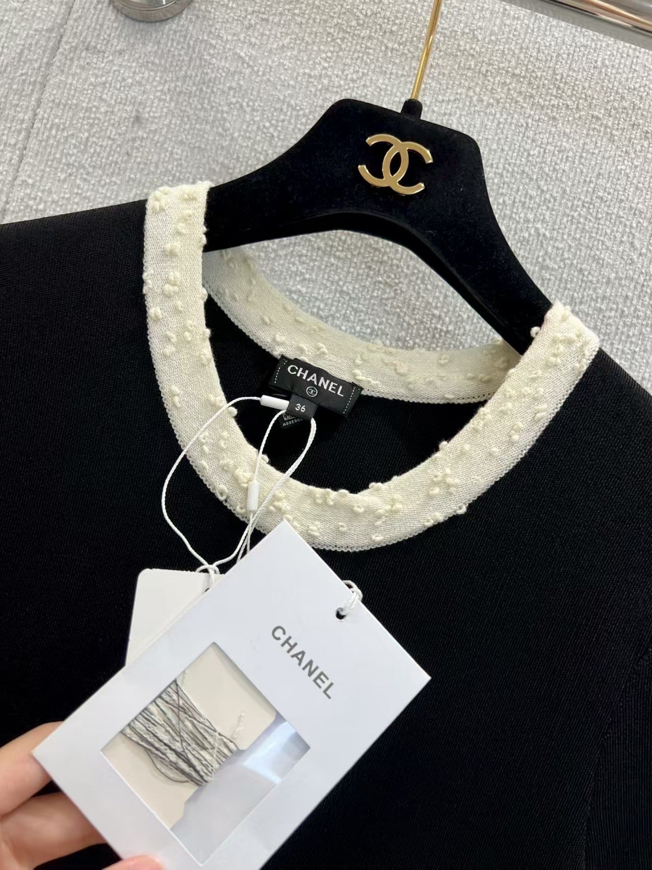 Black and white contrast knitted short-sleeved dress