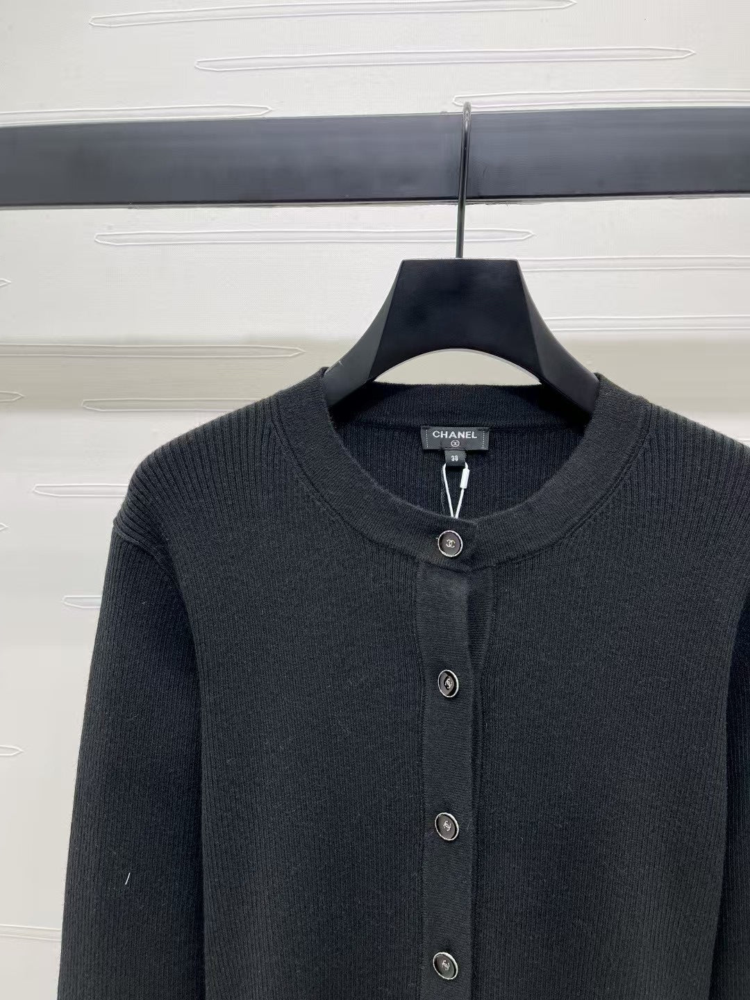 Double pocket crew neck knit cardigan