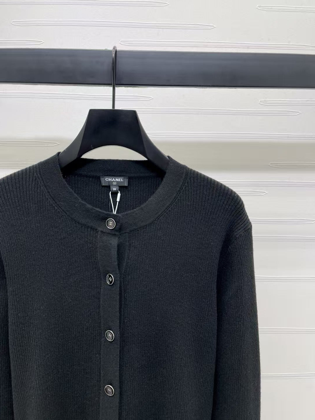 Double pocket crew neck knit cardigan