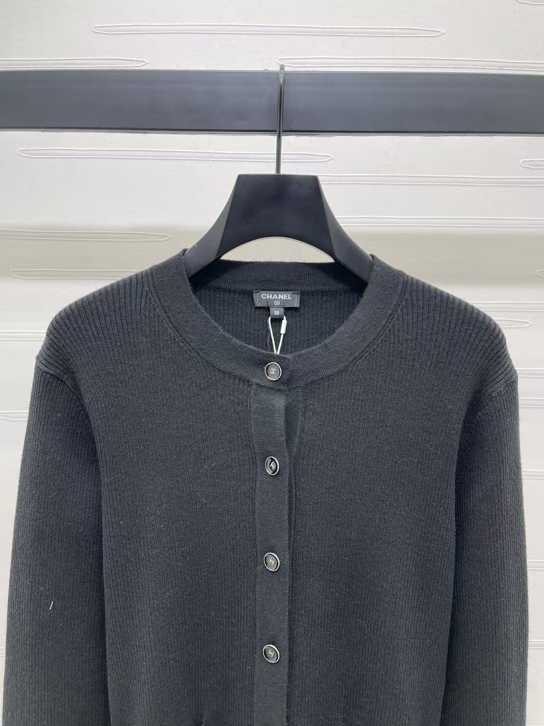 Double pocket crew neck knit cardigan