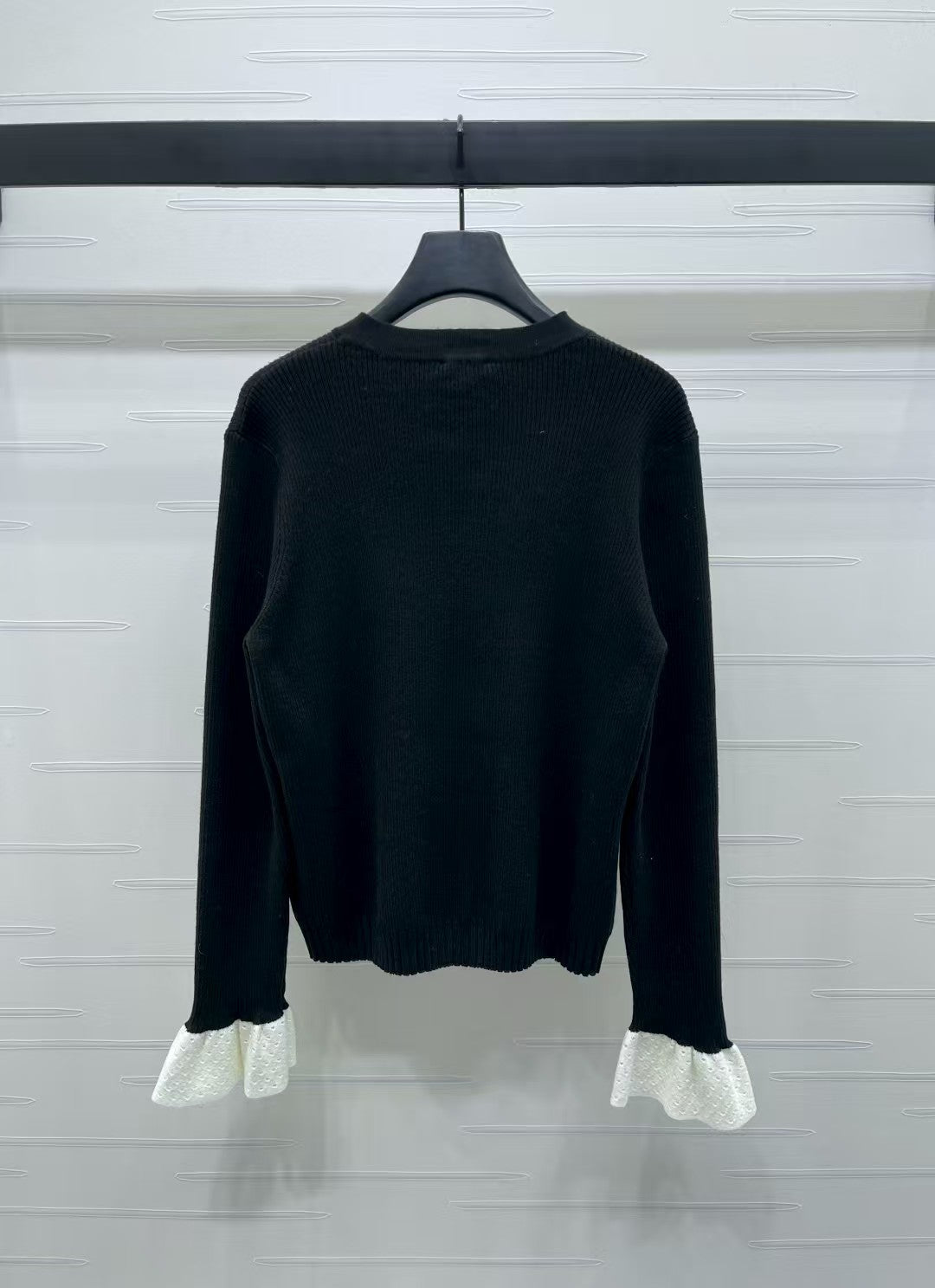 Double pocket crew neck knit cardigan