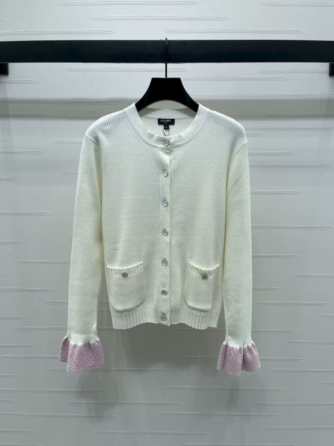 Double pocket crew neck knit cardigan