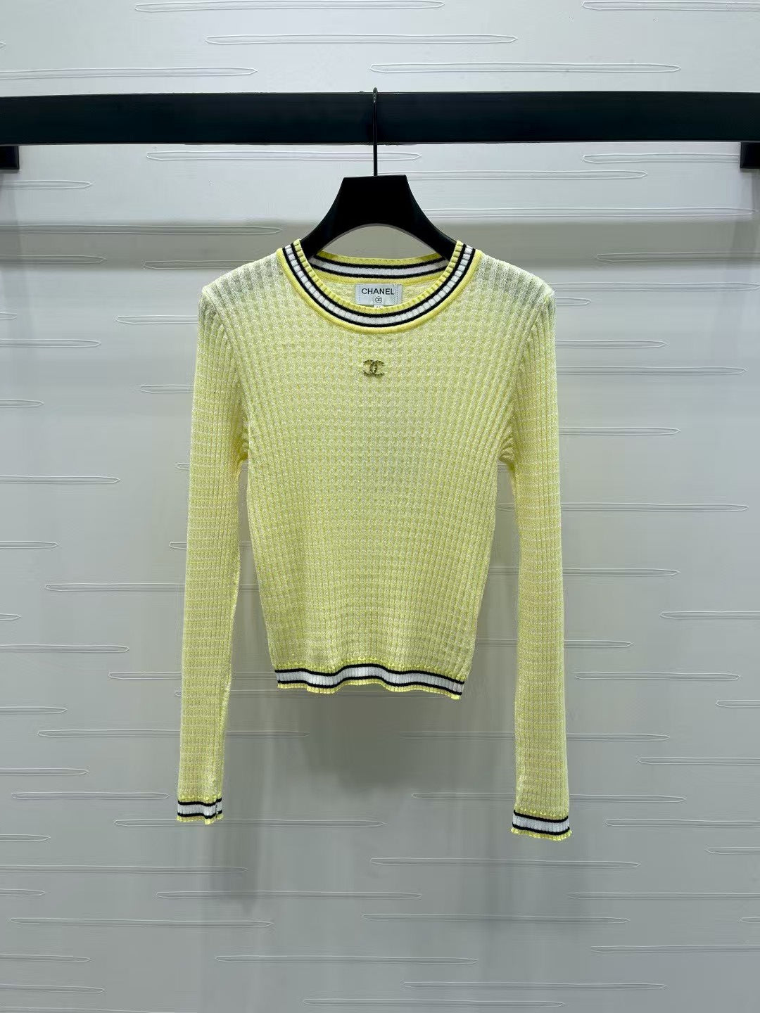 Contrast color knitted round neck long sleeves!