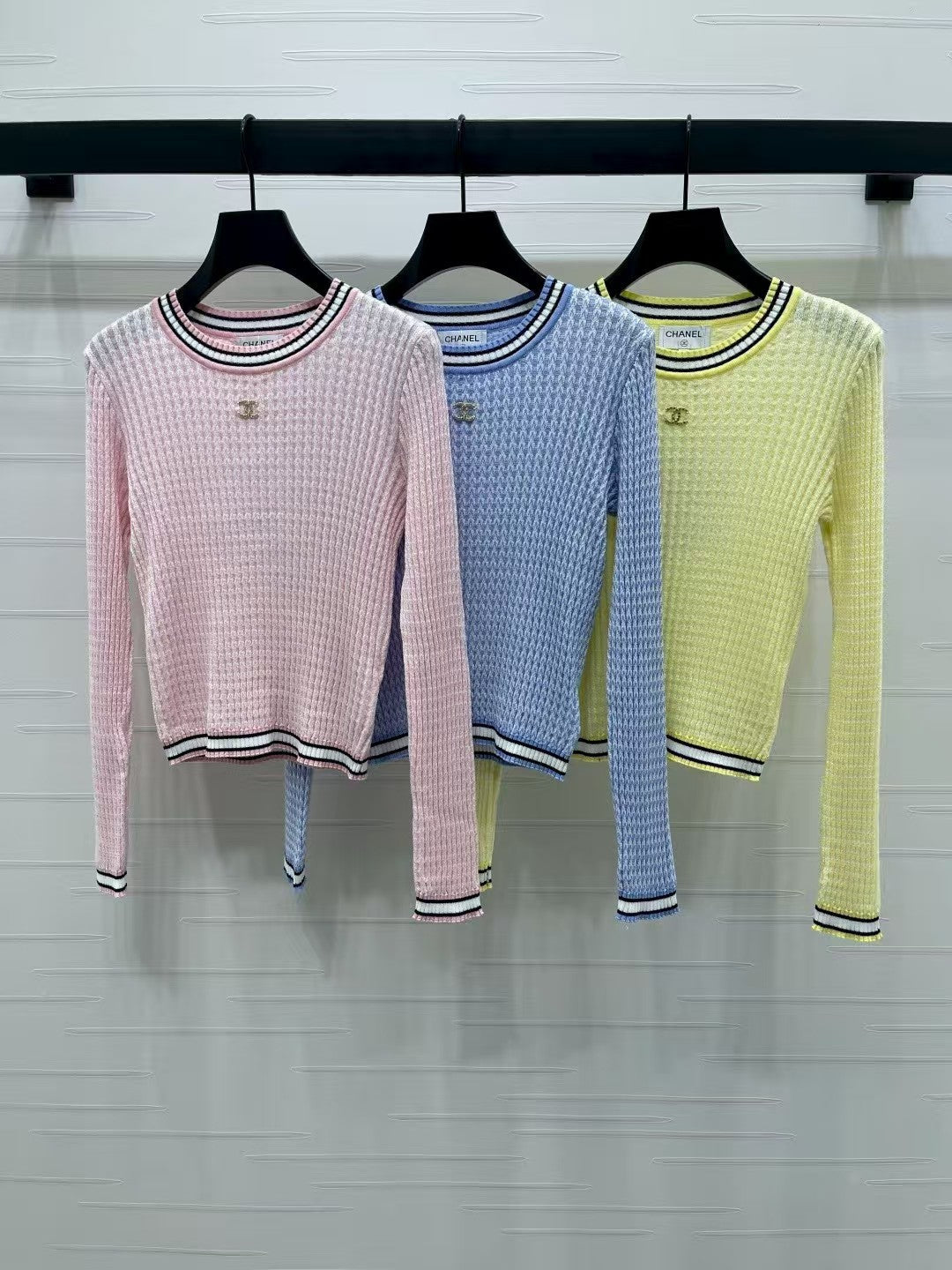 Contrast color knitted round neck long sleeves!